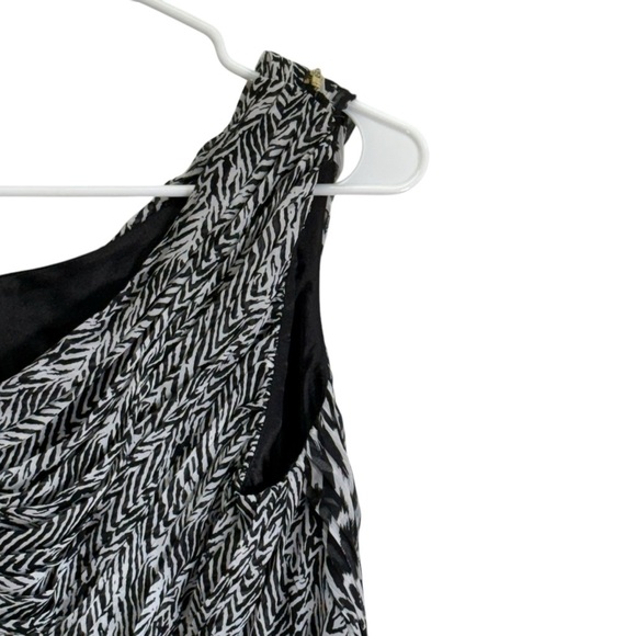 Allen B Schwartz Asymmetrical Black and White Dress. Size 6 - Picture 12 of 16